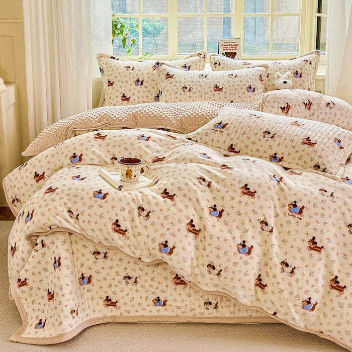 91家纺网 家纺一手货源 找家纺 尚美家纺 2025冬季新品豆豆绒高克重床盖被套四件套 香肠狗