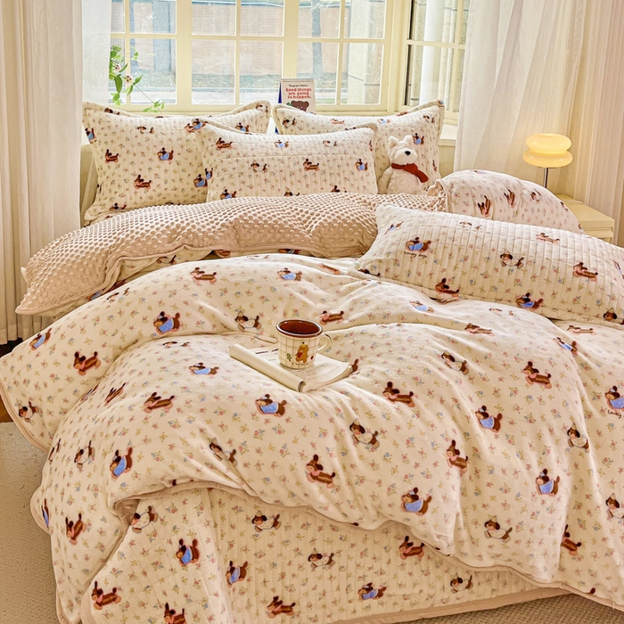 91家纺网 家纺一手货源 找家纺 尚美家纺 2025冬季新品豆豆绒高克重床盖被套四件套 香肠狗