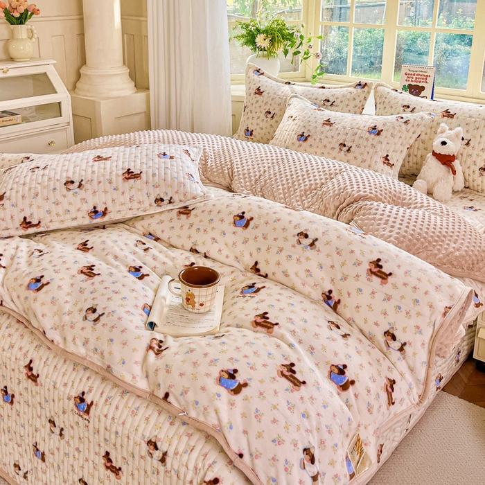 91家纺网 家纺一手货源 找家纺 尚美家纺 2025冬季新品豆豆绒高克重床盖被套四件套 香肠狗