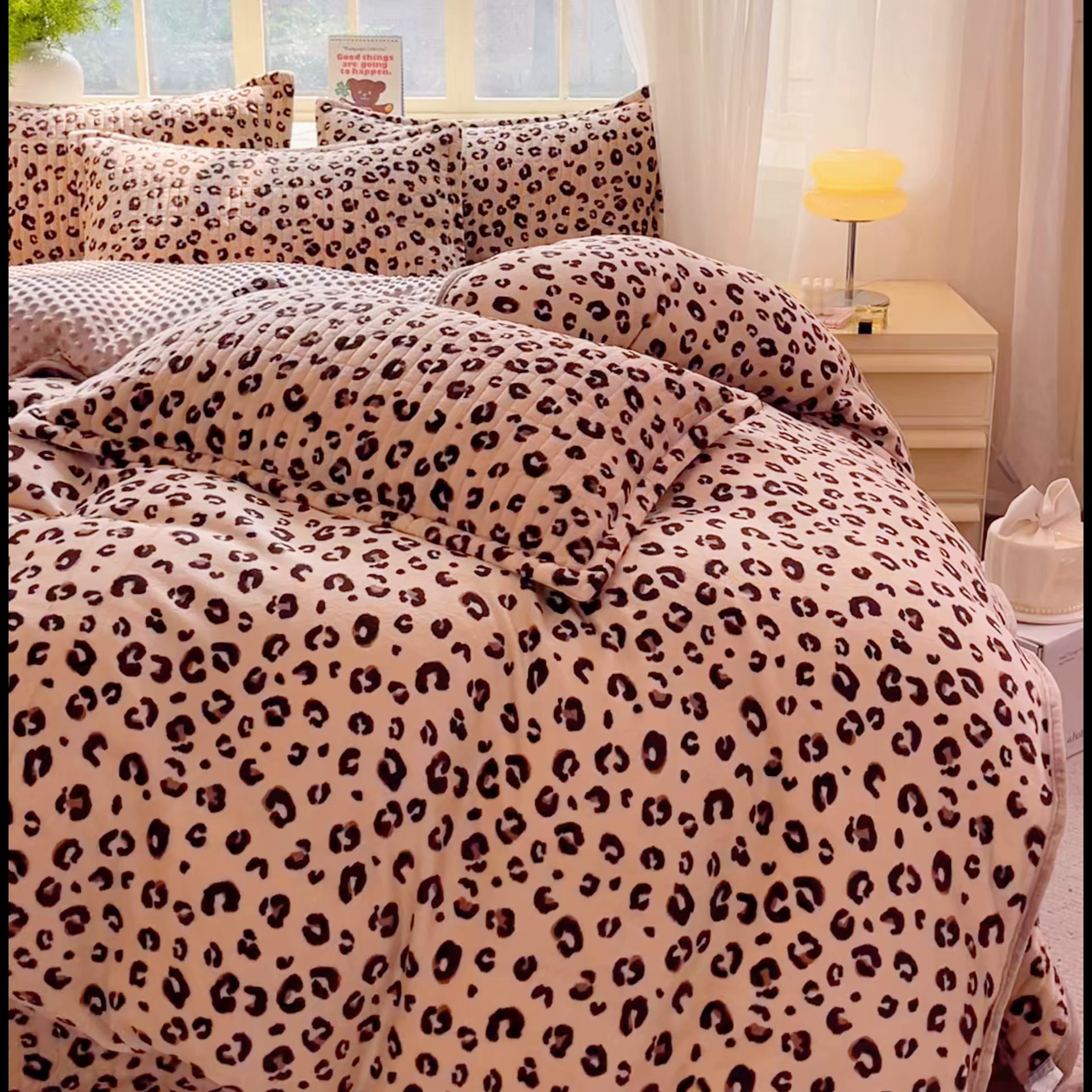 91家纺网 家纺一手货源 找家纺 尚美家纺 2025冬季新品豆豆绒高克重床盖被套四件套 豹纹咖色