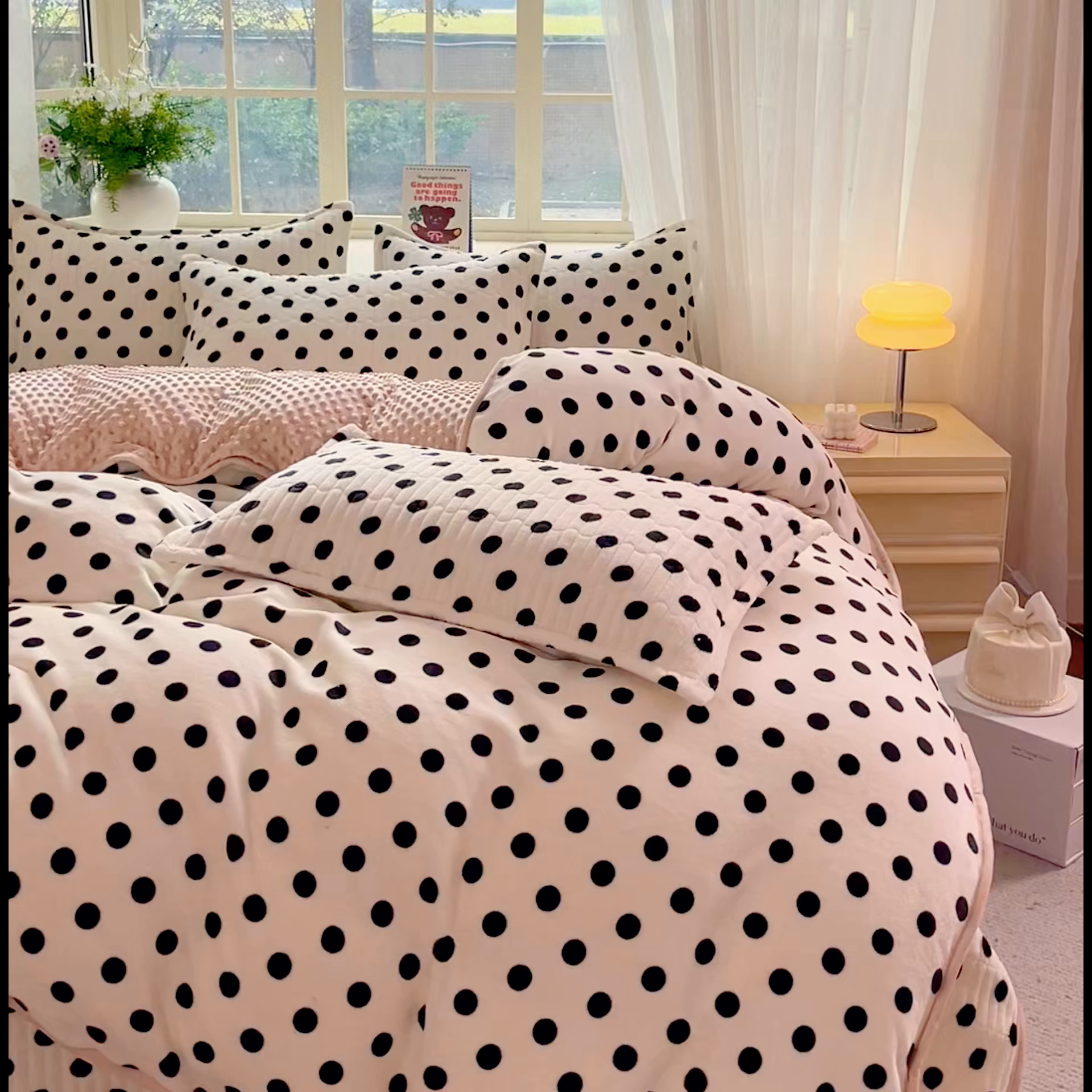 91家纺网 家纺一手货源 找家纺 尚美家纺 2025冬季新品豆豆绒高克重床盖被套四件套 小波点米色