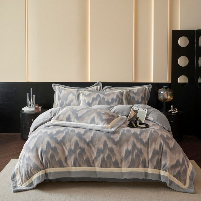 91家纺网 家纺一手货源 找家纺 （总）可恩欣 2025新款双拼角宽边数码牛奶绒四件套