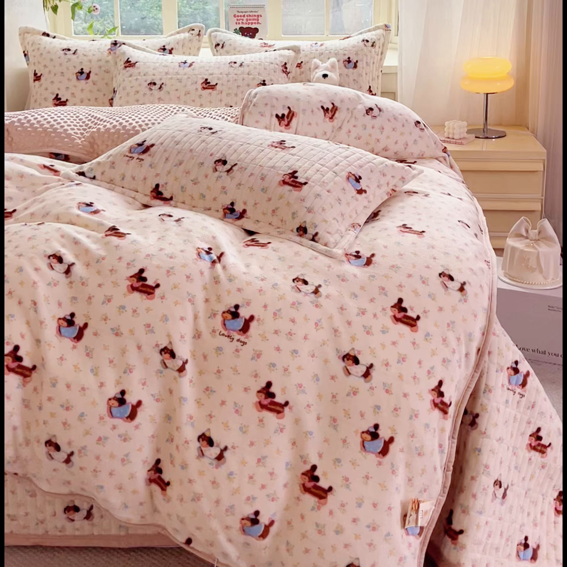 91家纺网 家纺一手货源 找家纺 尚美家纺 2025冬季新品豆豆绒高克重床盖被套四件套 香肠狗