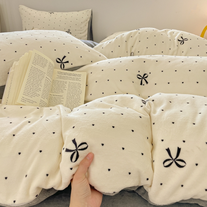 91家纺网 家纺一手货源 找家纺 瑞钰 2025新款A类加厚牛奶绒印花四件套 蝴蝶点点心