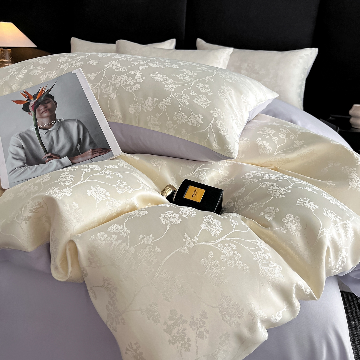 91家纺网 家纺一手货源 找家纺 置顶家纺 2025新款亲肤提花系列四件套-雅芙 雅芙-奶白+香芋紫