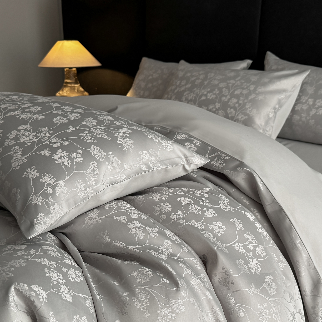 91家纺网 家纺一手货源 找家纺 置顶家纺 2025新款亲肤提花系列四件套-雅芙 雅芙-灰