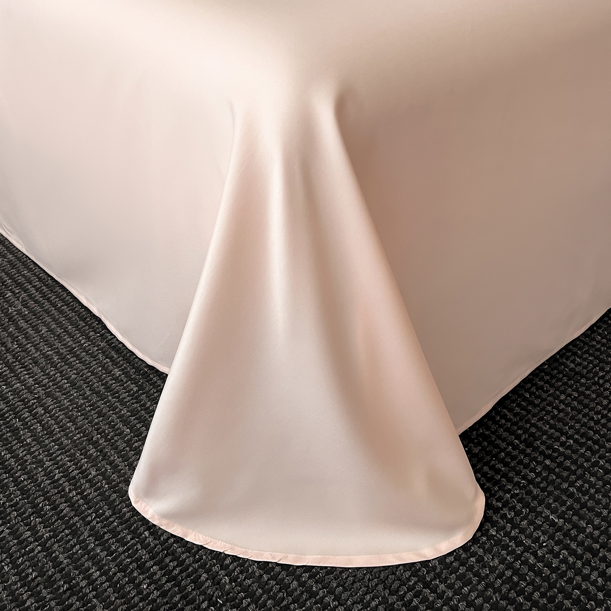 91家纺网 家纺一手货源 找家纺 置顶家纺 2025新款亲肤提花系列四件套-雅芙 雅芙-奶白+粉