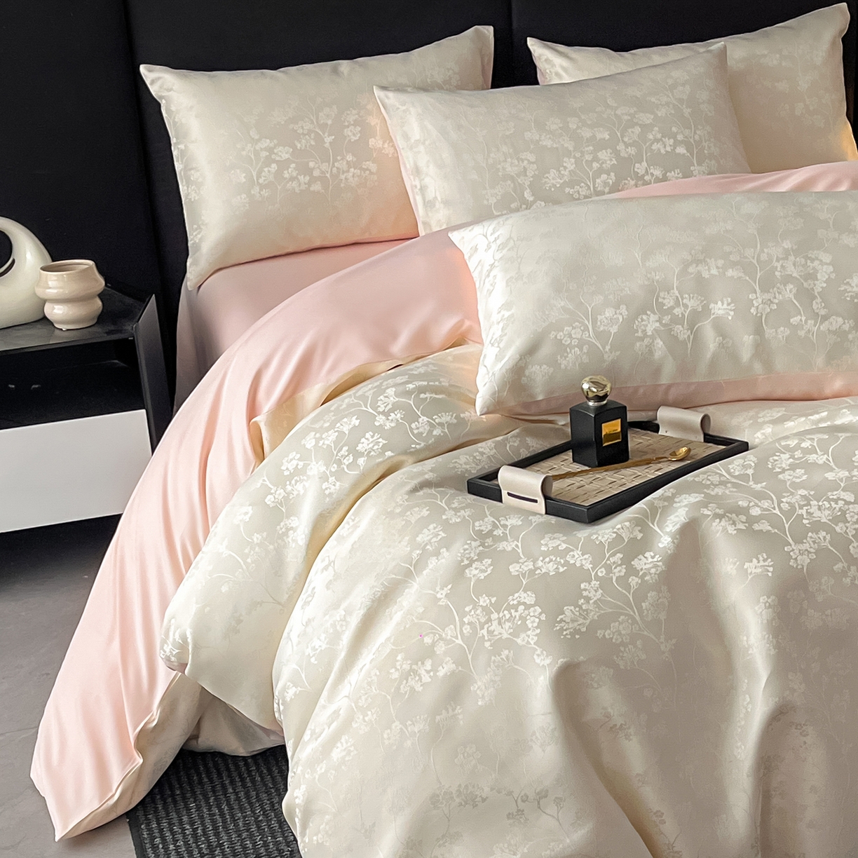 91家纺网 家纺一手货源 找家纺 置顶家纺 2025新款亲肤提花系列四件套-雅芙 雅芙-奶白+粉