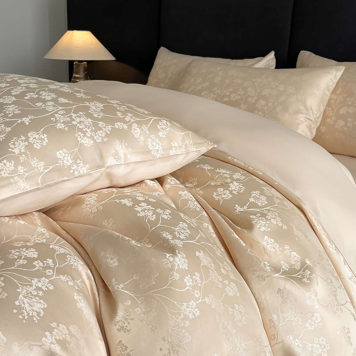 91家纺网 家纺一手货源 找家纺 置顶家纺 2025新款亲肤提花系列四件套-雅芙 雅芙-卡其