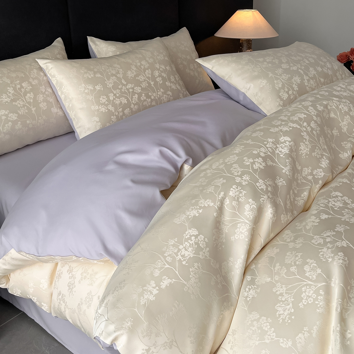 91家纺网 家纺一手货源 找家纺 置顶家纺 2025新款亲肤提花系列四件套-雅芙 雅芙-奶白+香芋紫