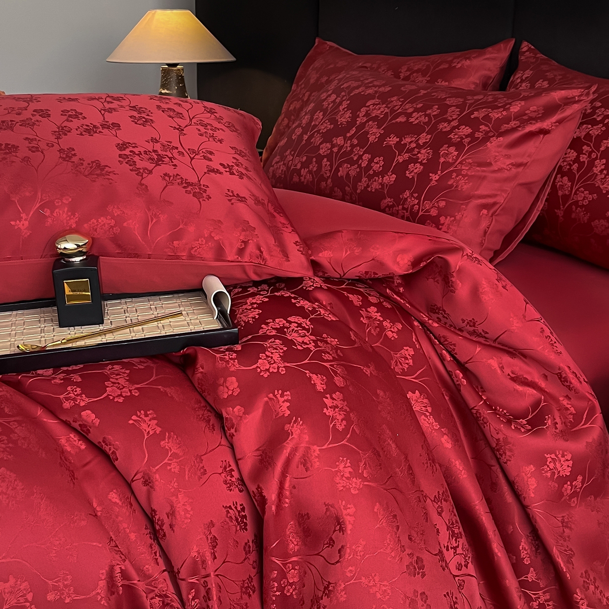 91家纺网 家纺一手货源 找家纺 置顶家纺 2025新款亲肤提花系列四件套-雅芙 雅芙-温馨红