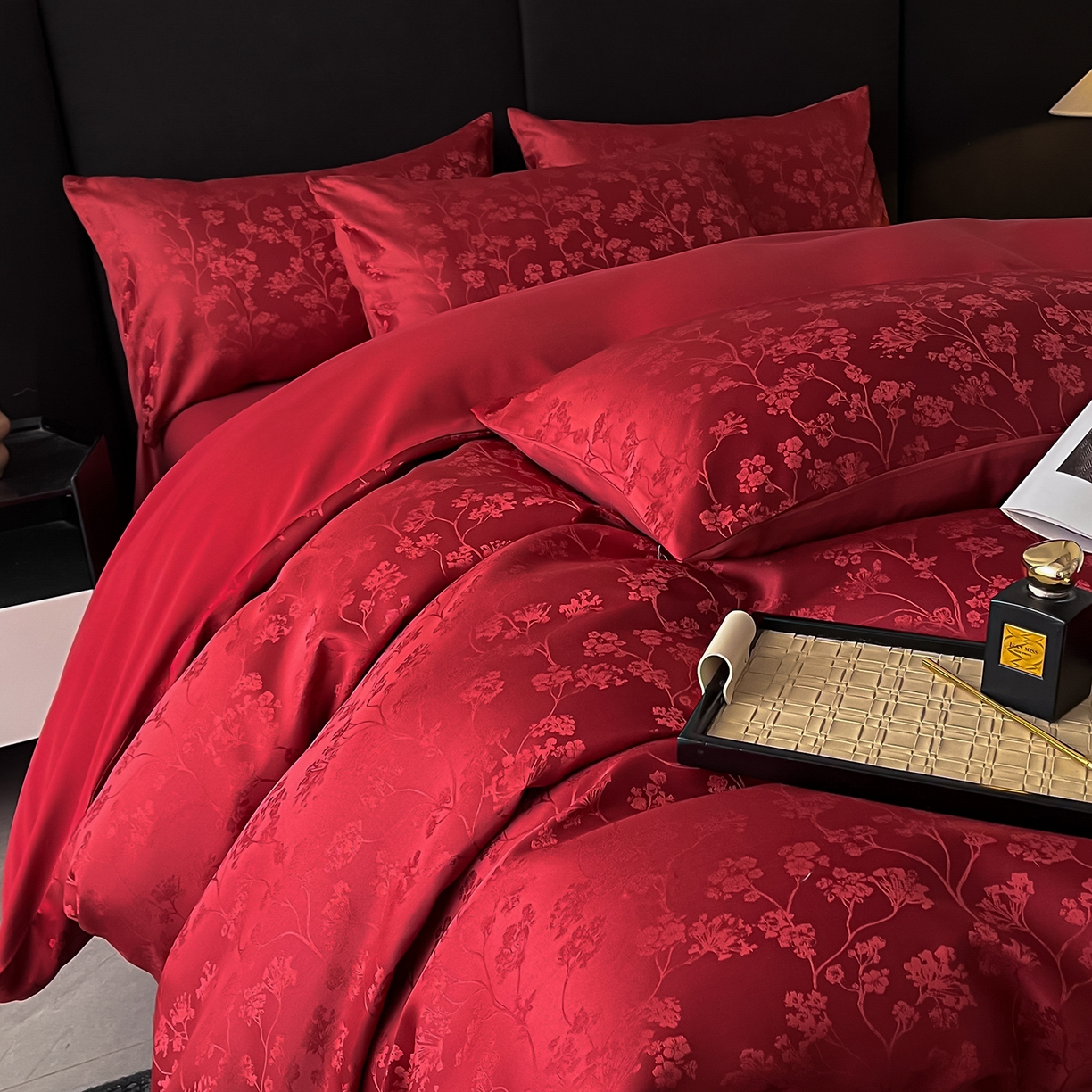 91家纺网 家纺一手货源 找家纺 置顶家纺 2025新款亲肤提花系列四件套-雅芙 雅芙-温馨红