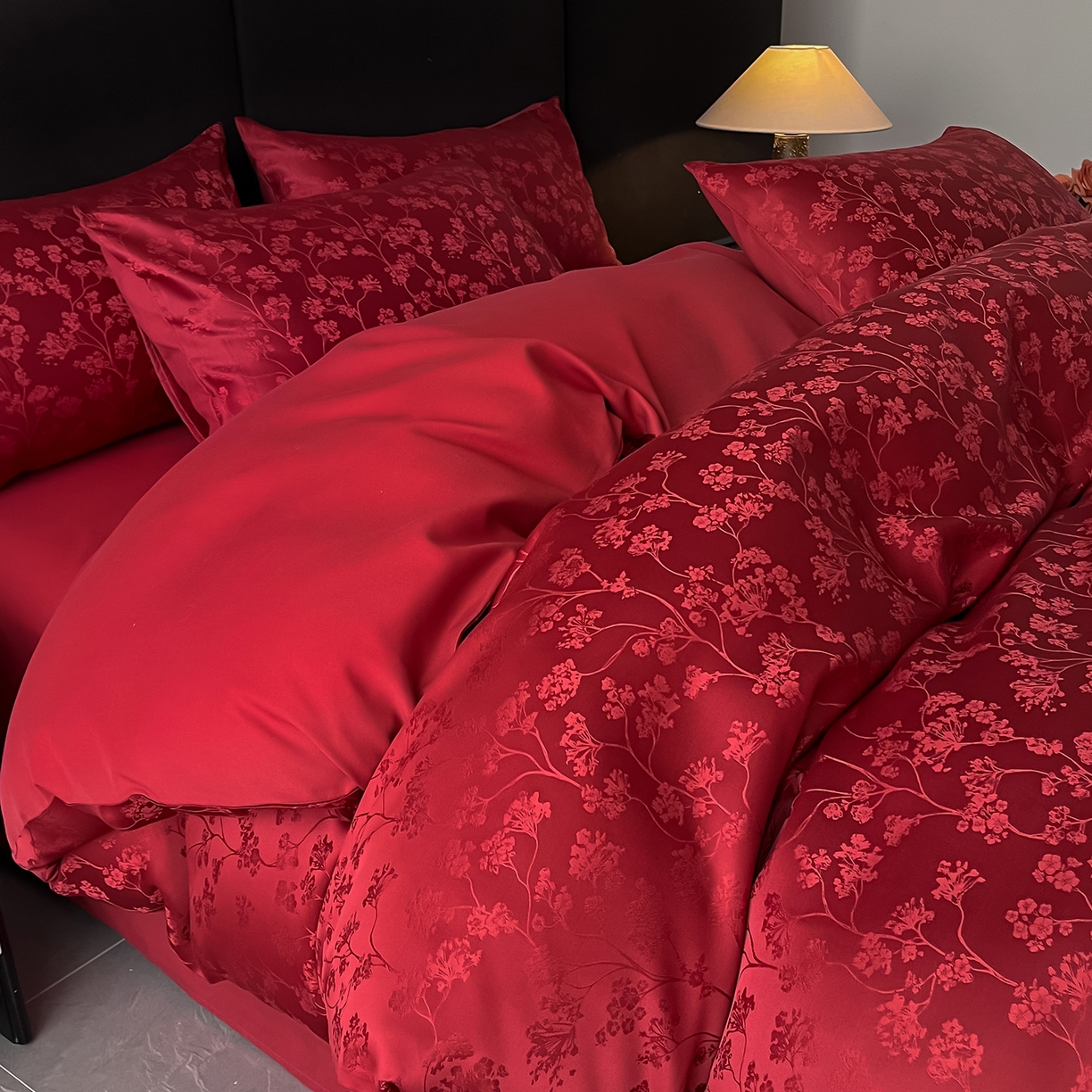 91家纺网 家纺一手货源 找家纺 置顶家纺 2025新款亲肤提花系列四件套-雅芙 雅芙-温馨红