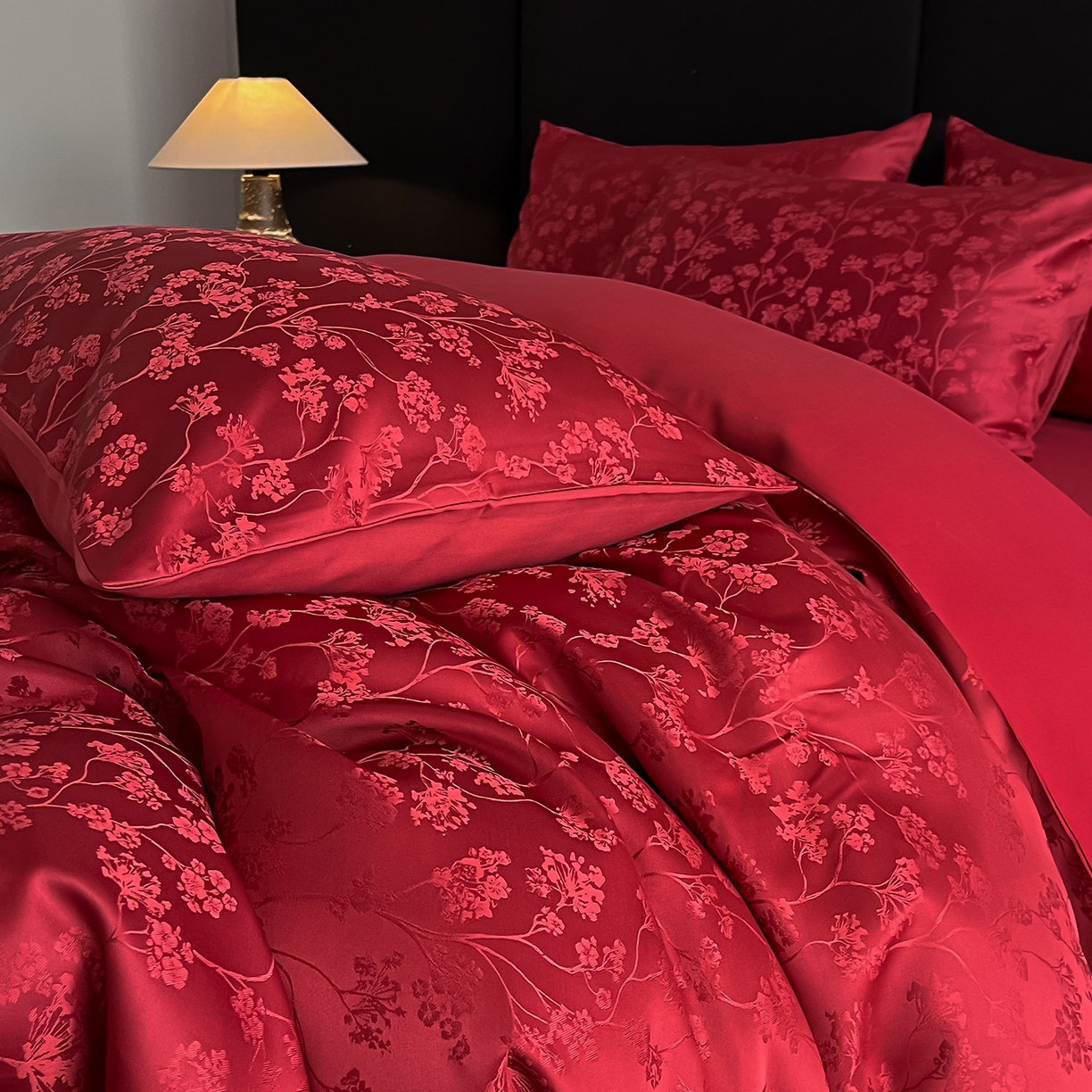 91家纺网 家纺一手货源 找家纺 置顶家纺 2025新款亲肤提花系列四件套-雅芙 雅芙-温馨红