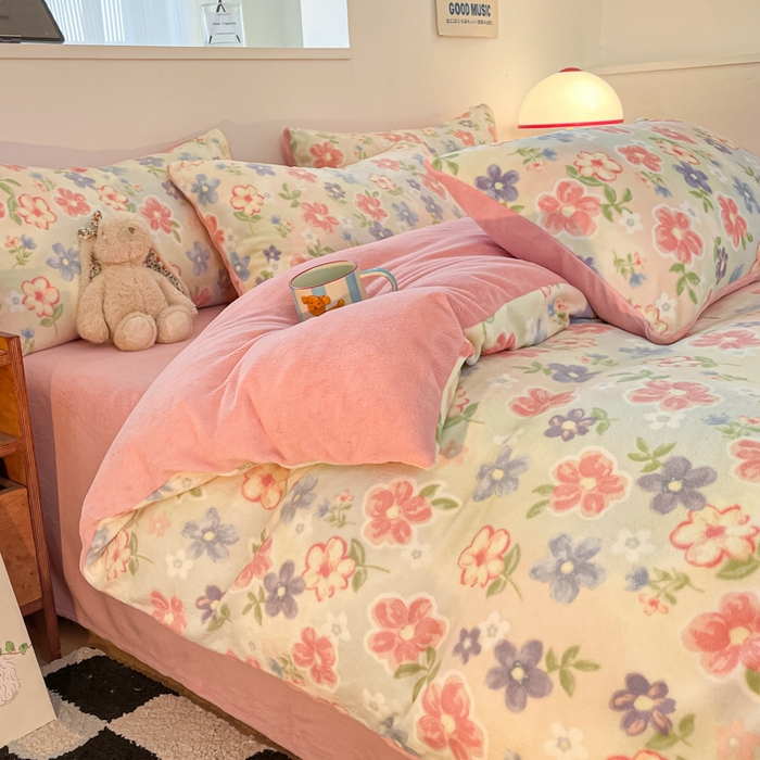 91家纺网 家纺一手货源 找家纺 瑞钰 2025新款A类加厚牛奶绒印花四件套 花在云端