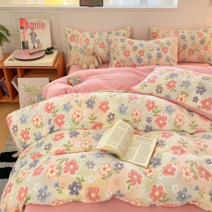 91家纺网 家纺一手货源 找家纺 瑞钰 2025新款A类加厚牛奶绒印花四件套 花在云端