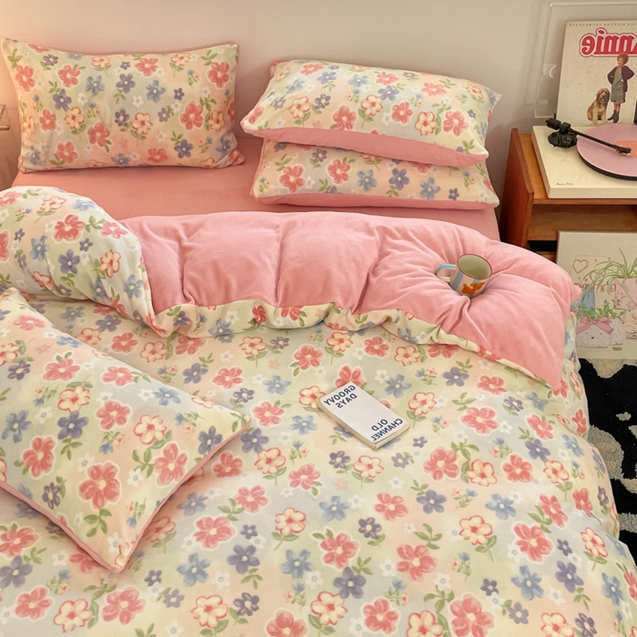 91家纺网 家纺一手货源 找家纺 瑞钰 2025新款A类加厚牛奶绒印花四件套 花在云端