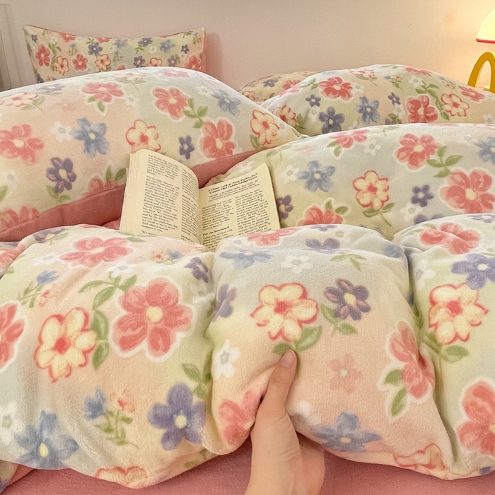 91家纺网 家纺一手货源 找家纺 瑞钰 2025新款A类加厚牛奶绒印花四件套 花在云端