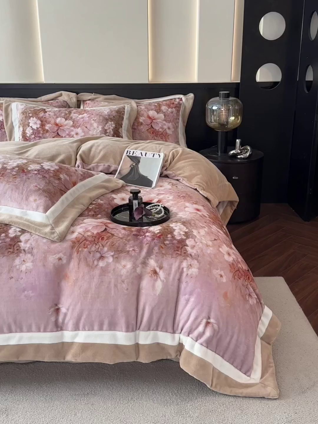 91家纺网 家纺一手货源 找家纺 （总）可恩欣 2025新款双拼角宽边数码牛奶绒四件套