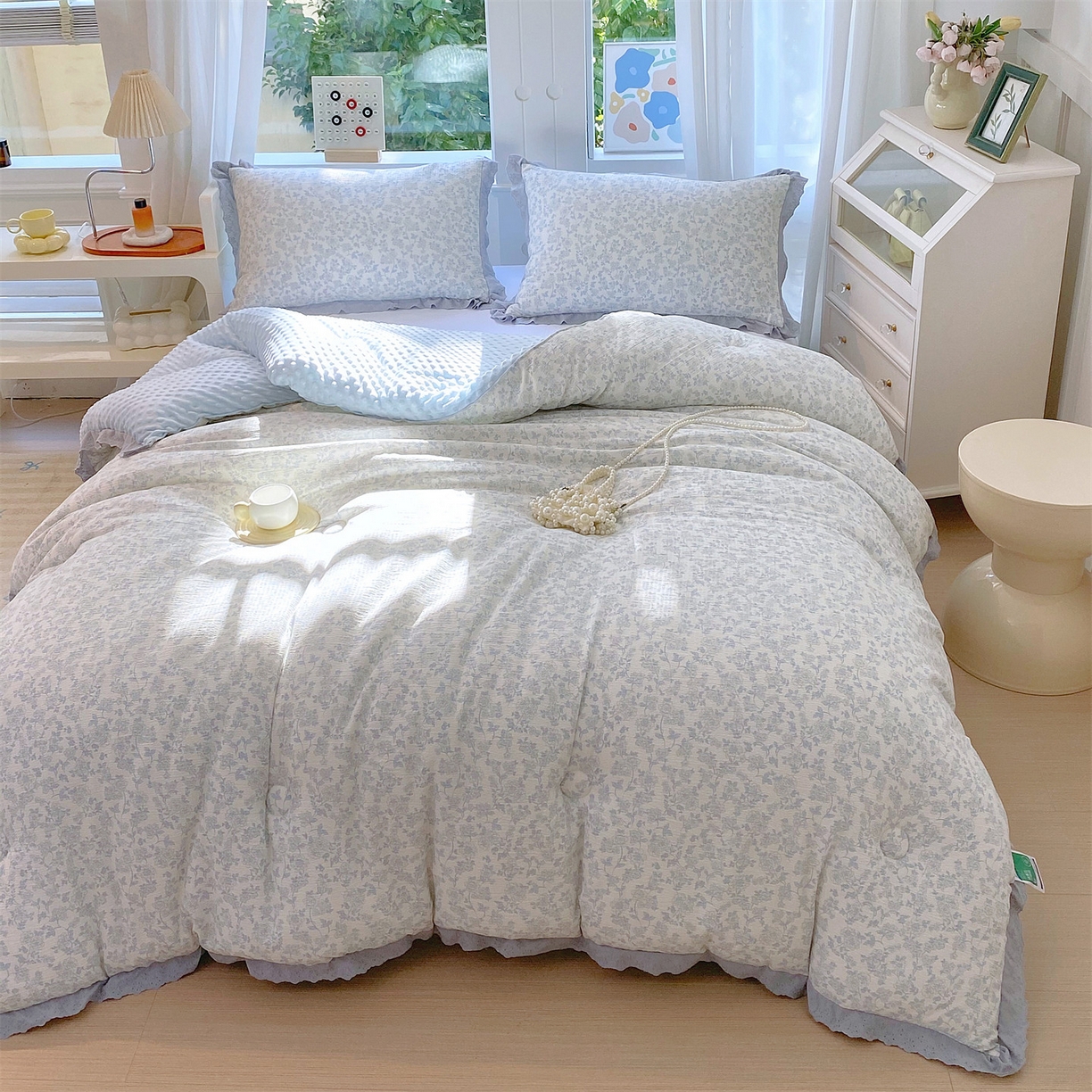 91家纺网 家纺一手货源 找家纺 梵克保罗 2025新款冬被系列 花边款豆豆被 夏花