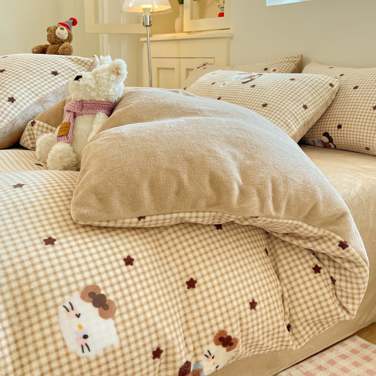 91家纺网 家纺一手货源 找家纺 瑞钰 2025新款A类加厚牛奶绒印花四件套 可可猫星