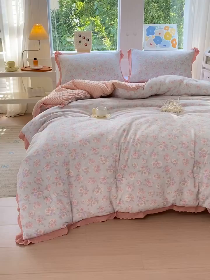 91家纺网 家纺一手货源 找家纺 （总）梵克保罗 2025新款冬被系列 花边款豆豆被