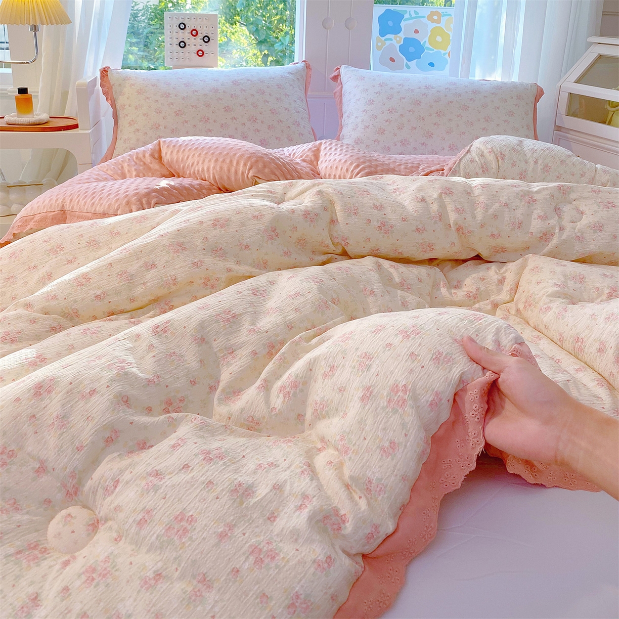 91家纺网 家纺一手货源 找家纺 梵克保罗 2025新款冬被系列 花边款豆豆被 春樱