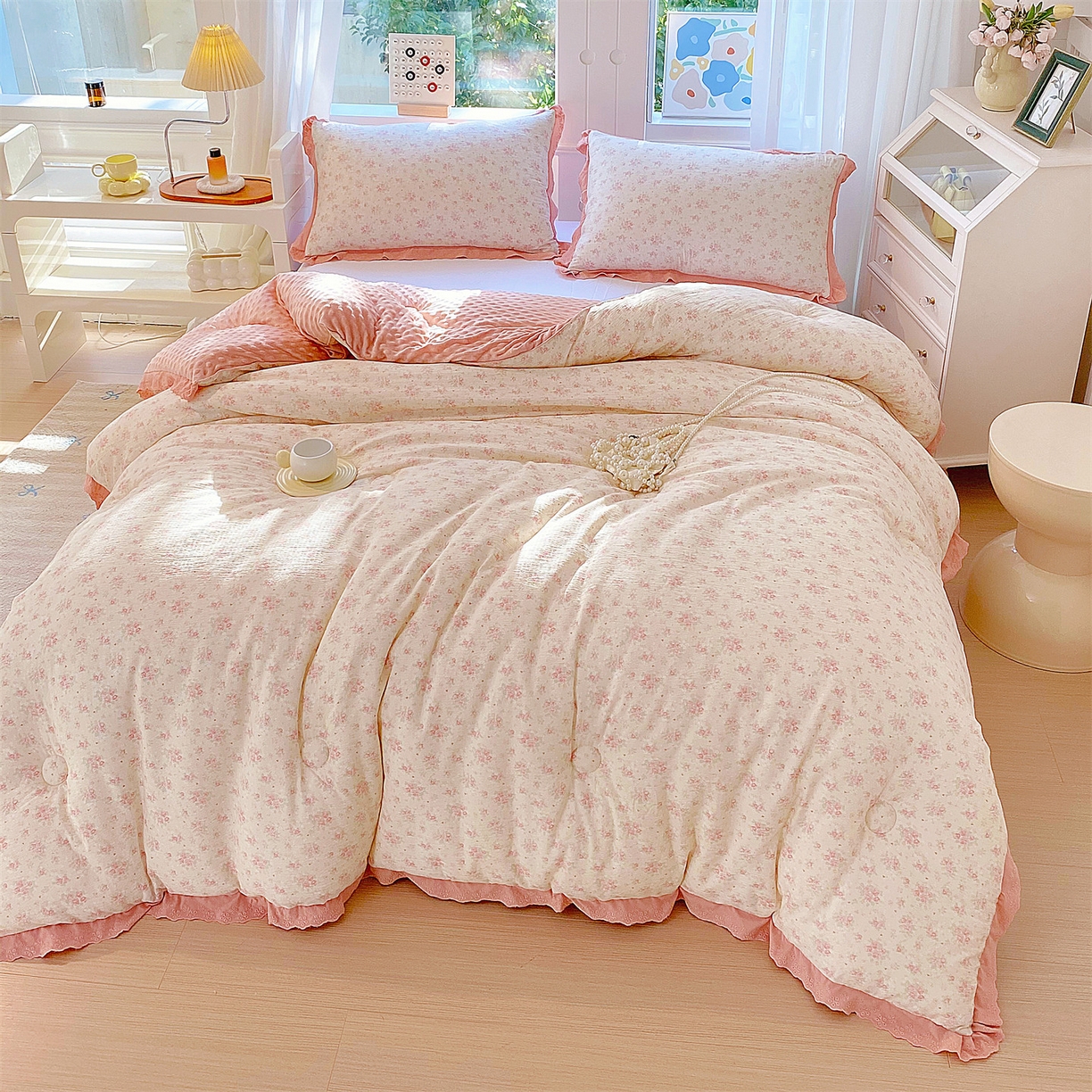 91家纺网 家纺一手货源 找家纺 梵克保罗 2025新款冬被系列 花边款豆豆被 春樱