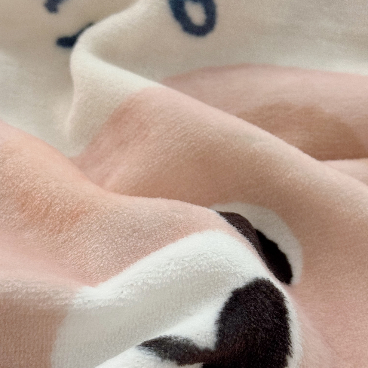 91家纺网 家纺一手货源 找家纺 荷马之梦 2025新款A类牛奶绒数码印花原创卡通大版儿童幼儿园单枕套枕套单件-萌宠 小熊卢卡