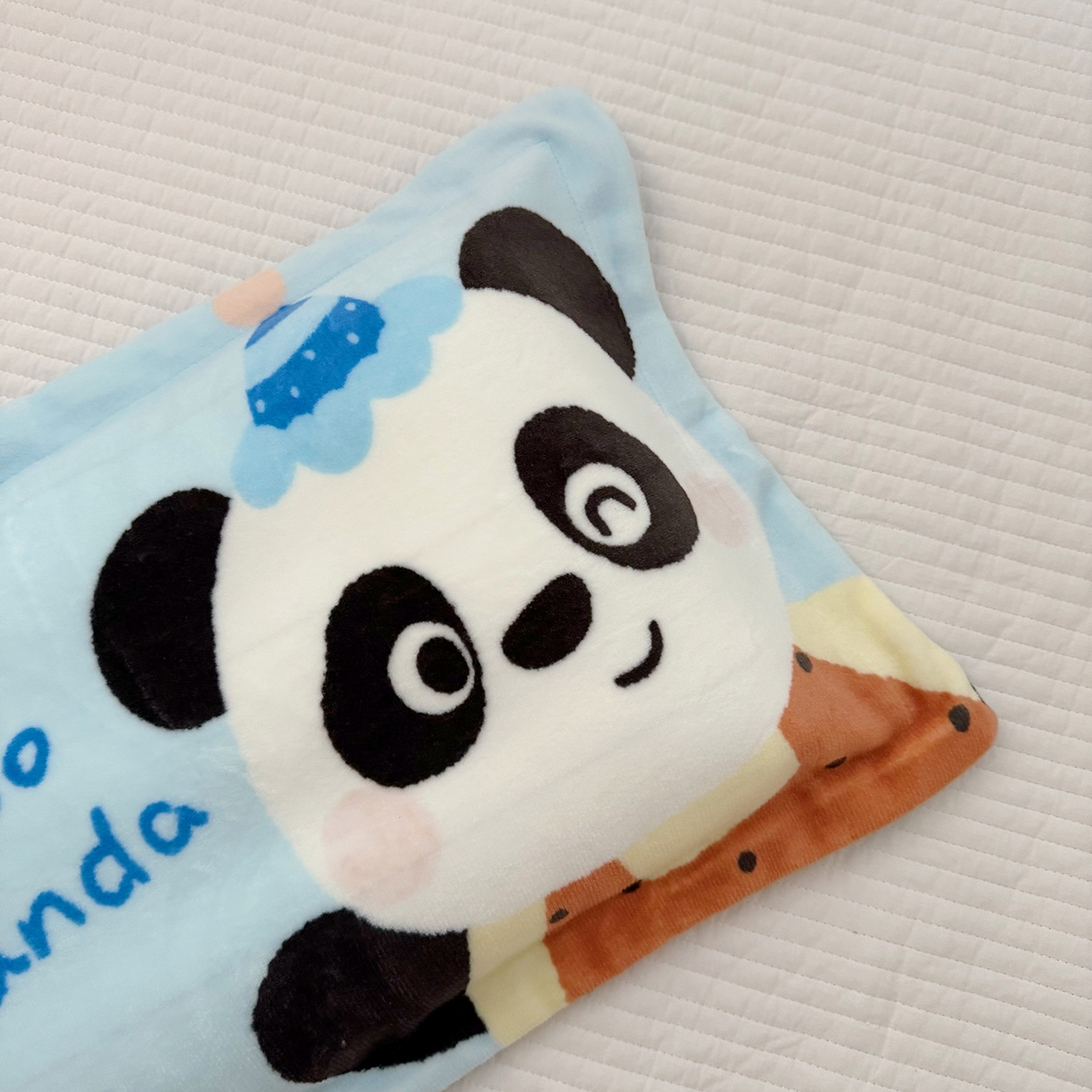 91家纺网 家纺一手货源 找家纺 荷马之梦 2025新款A类牛奶绒数码印花原创卡通大版儿童幼儿园单枕套枕套单件-萌宠 熊猫多多