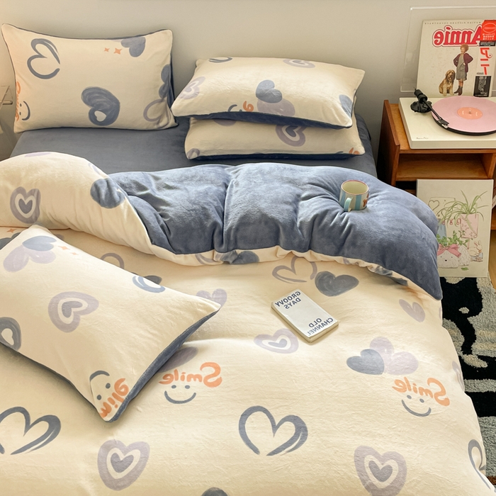 91家纺网 家纺一手货源 找家纺 瑞钰 2025新款A类加厚牛奶绒印花四件套 蜡笔心