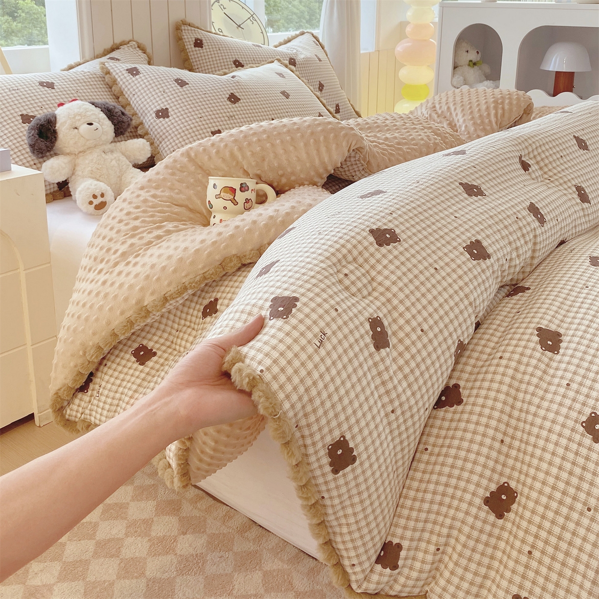 91家纺网 家纺一手货源 找家纺 梵克保罗 2025新款冬被系列 毛球款豆豆被 乐趣