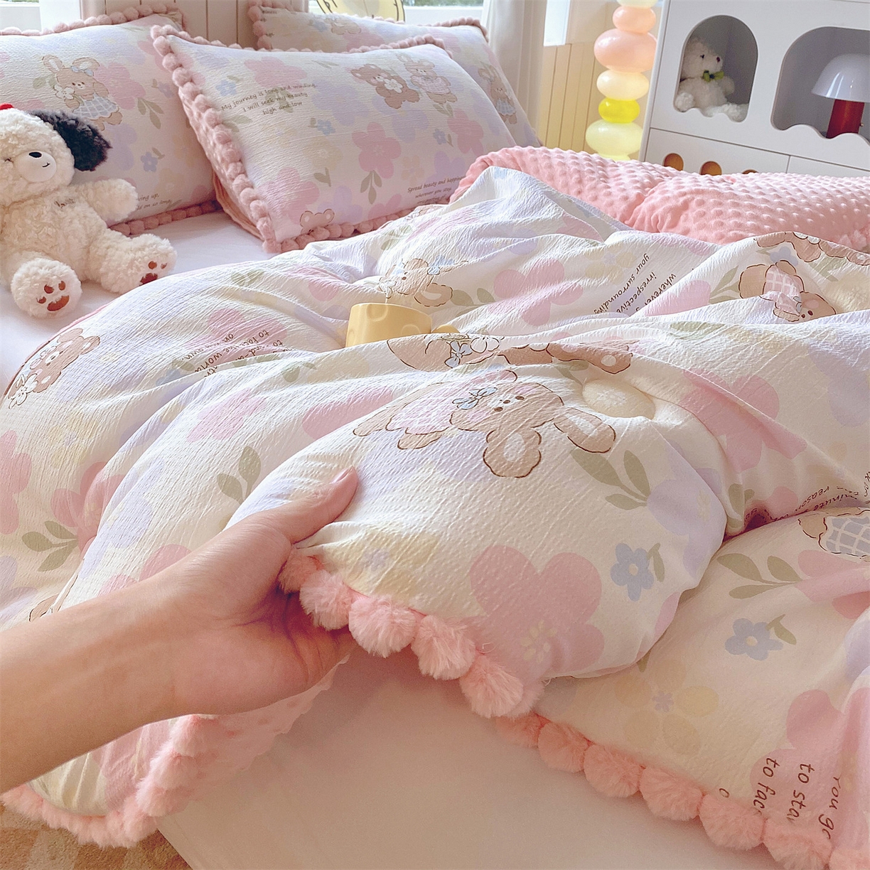 91家纺网 家纺一手货源 找家纺 梵克保罗 2025新款冬被系列 毛球款豆豆被 花漾甜心