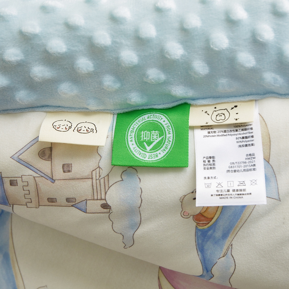 91家纺网 家纺一手货源 找家纺 荷马之梦 2025新款A类小版针织棉数码印花手绘原创豆豆绒被芯儿童被子春秋被冬被-梦境 跑跑小熊猫B