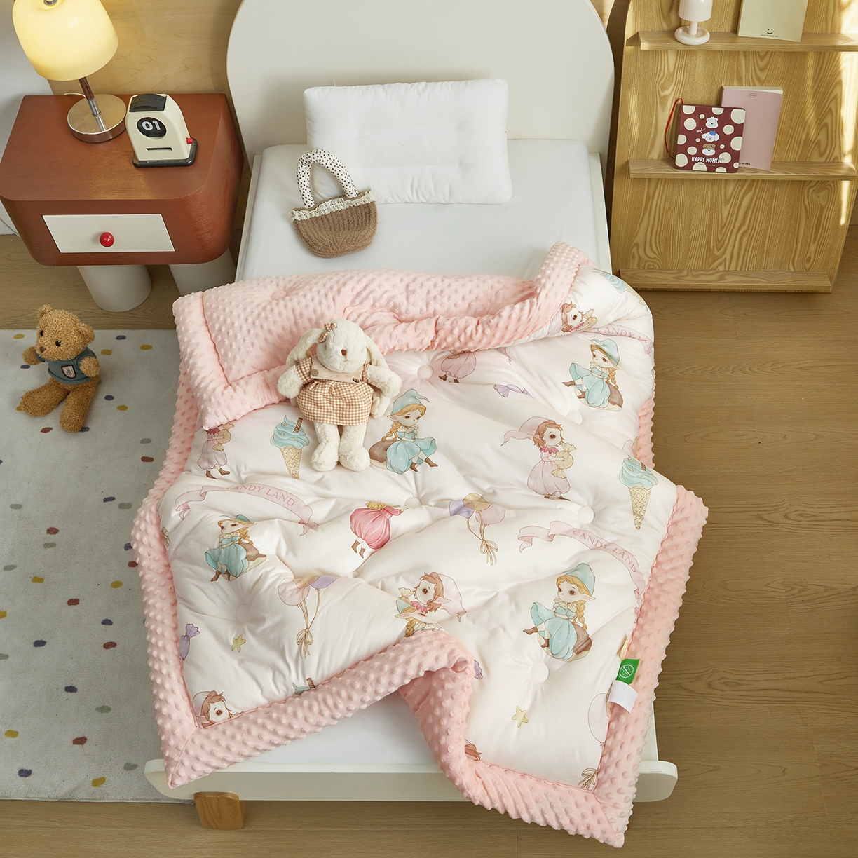 91家纺网 家纺一手货源 找家纺 荷马之梦 2025新款A类小版针织棉数码印花手绘原创豆豆绒被芯儿童被子春秋被冬被-梦境 糖果女孩