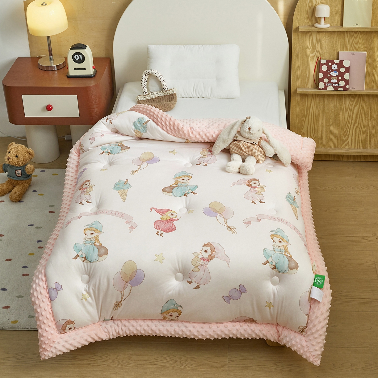 91家纺网 家纺一手货源 找家纺 荷马之梦 2025新款A类小版针织棉数码印花手绘原创豆豆绒被芯儿童被子春秋被冬被-梦境 糖果女孩