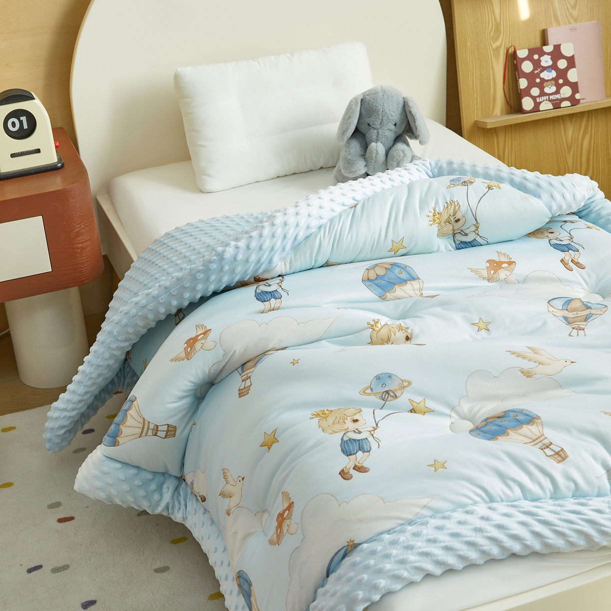 91家纺网 家纺一手货源 找家纺 荷马之梦 2025新款A类小版针织棉数码印花手绘原创豆豆绒被芯儿童被子春秋被冬被-梦境 小王子