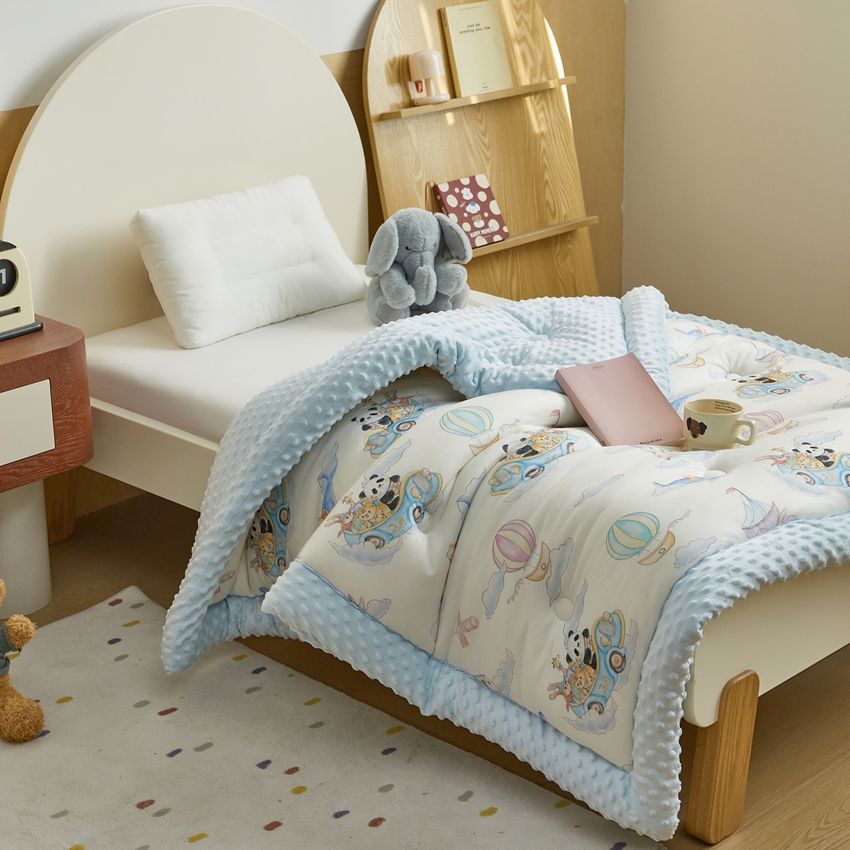 荷马之梦 2025新款A类小版针织棉数码印花手绘原创豆豆绒被芯儿童被子春秋被冬被-梦境 跑跑小熊猫B