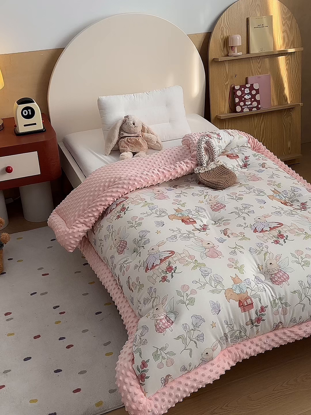 91家纺网 家纺一手货源 找家纺 （总）荷马之梦 2025新款A类小版针织棉数码印花手绘原创豆豆绒被芯儿童被子春秋被冬被-梦境