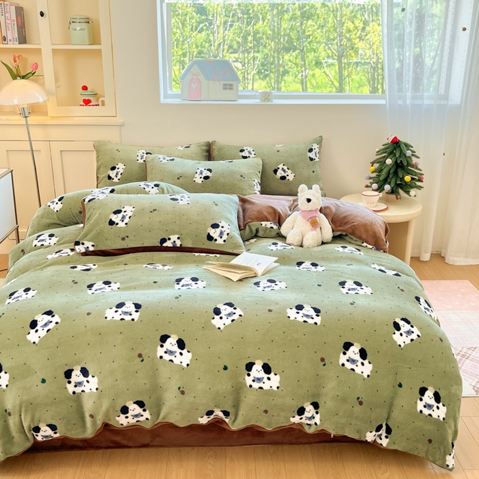 91家纺网 家纺一手货源 找家纺 瑞钰 2025新款A类加厚牛奶绒印花四件套 抹茶绿狗