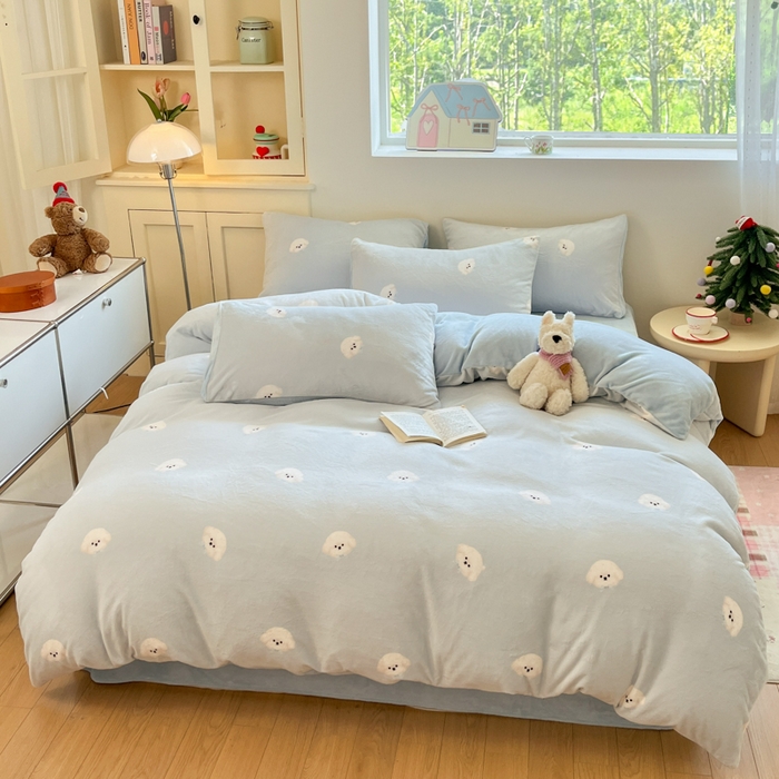 91家纺网 家纺一手货源 找家纺 瑞钰 2025新款A类加厚牛奶绒印花四件套 绒绒小狗蓝