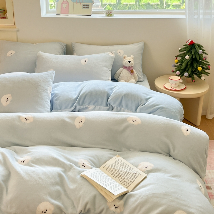 91家纺网 家纺一手货源 找家纺 瑞钰 2025新款A类加厚牛奶绒印花四件套 绒绒小狗蓝