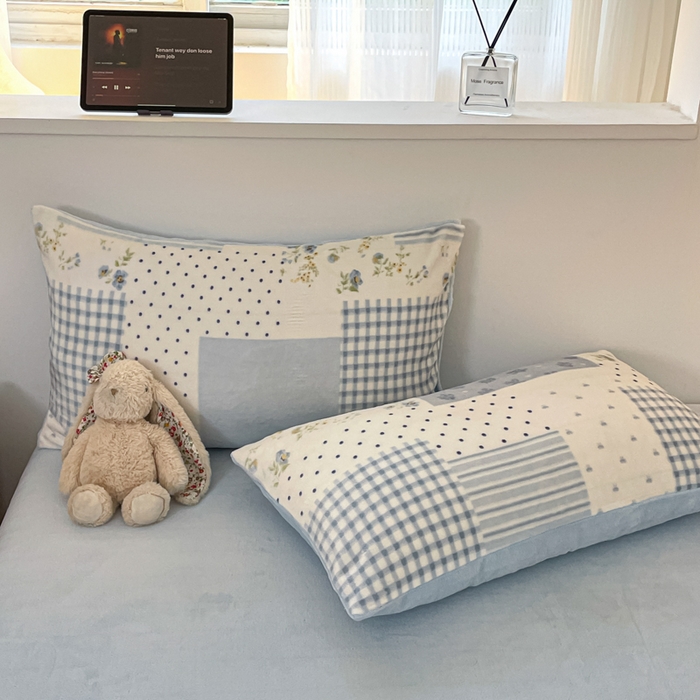 91家纺网 家纺一手货源 找家纺 瑞钰 2025新款A类加厚牛奶绒印花四件套 田间春彩-蓝