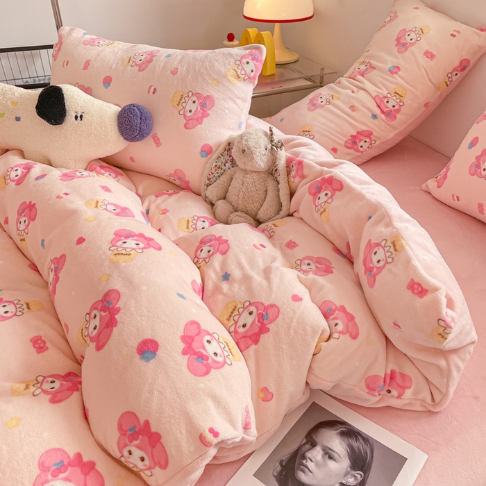 91家纺网 家纺一手货源 找家纺 瑞钰 2025新款A类加厚牛奶绒印花四件套 小美甜品屋