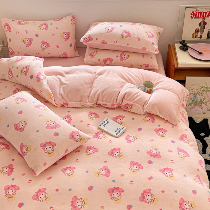 91家纺网 家纺一手货源 找家纺 瑞钰 2025新款A类加厚牛奶绒印花四件套 小美甜品屋