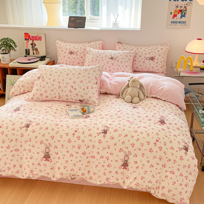 91家纺网 家纺一手货源 找家纺 瑞钰 2025新款A类加厚牛奶绒印花四件套 小兔舞