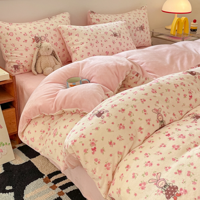 91家纺网 家纺一手货源 找家纺 瑞钰 2025新款A类加厚牛奶绒印花四件套 小兔舞