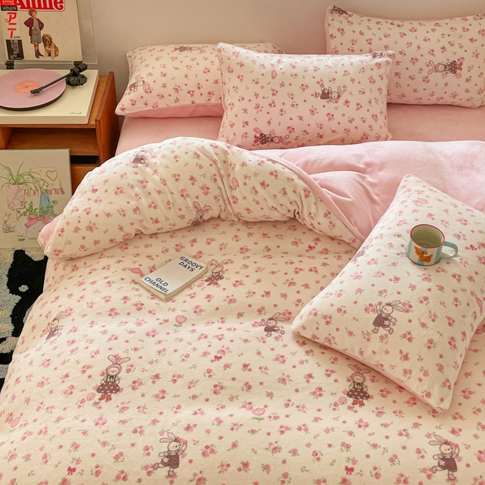 91家纺网 家纺一手货源 找家纺 瑞钰 2025新款A类加厚牛奶绒印花四件套 小兔舞