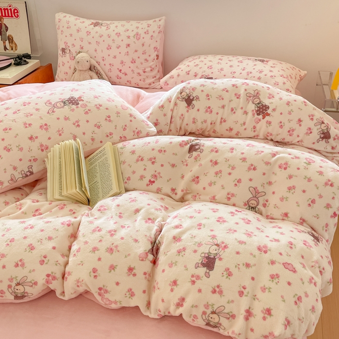 91家纺网 家纺一手货源 找家纺 瑞钰 2025新款A类加厚牛奶绒印花四件套 小兔舞