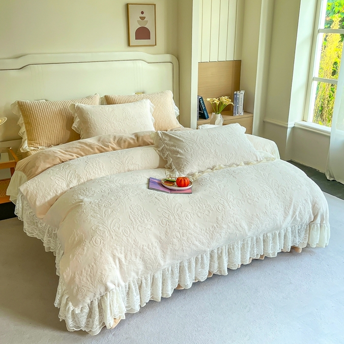 91家纺网 家纺一手货源 找家纺 （总）木兰花 2025新款纯色雕花全消光牛奶绒 床盖款四件套-繁花绮梦